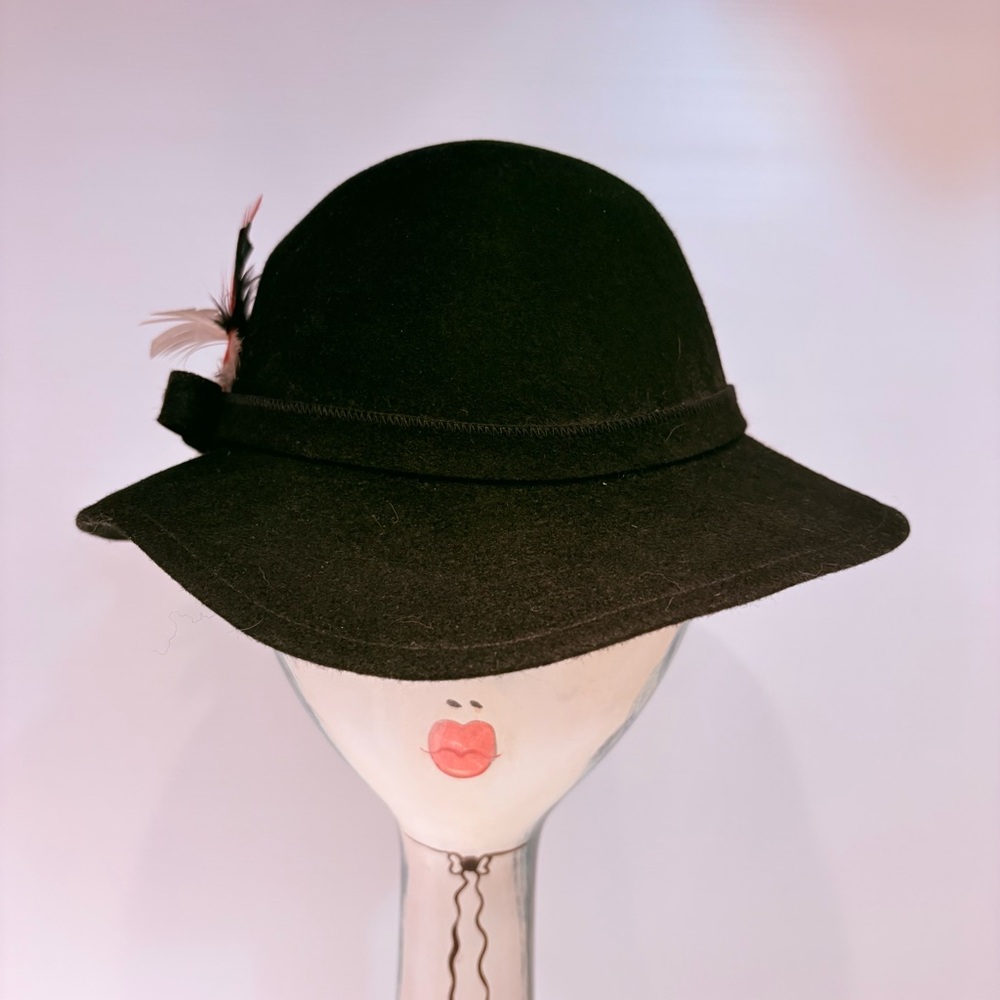 Vintage FERSTEN HEADWEAR INC Black Wool Felt Hat Feather Detail -Size M/L